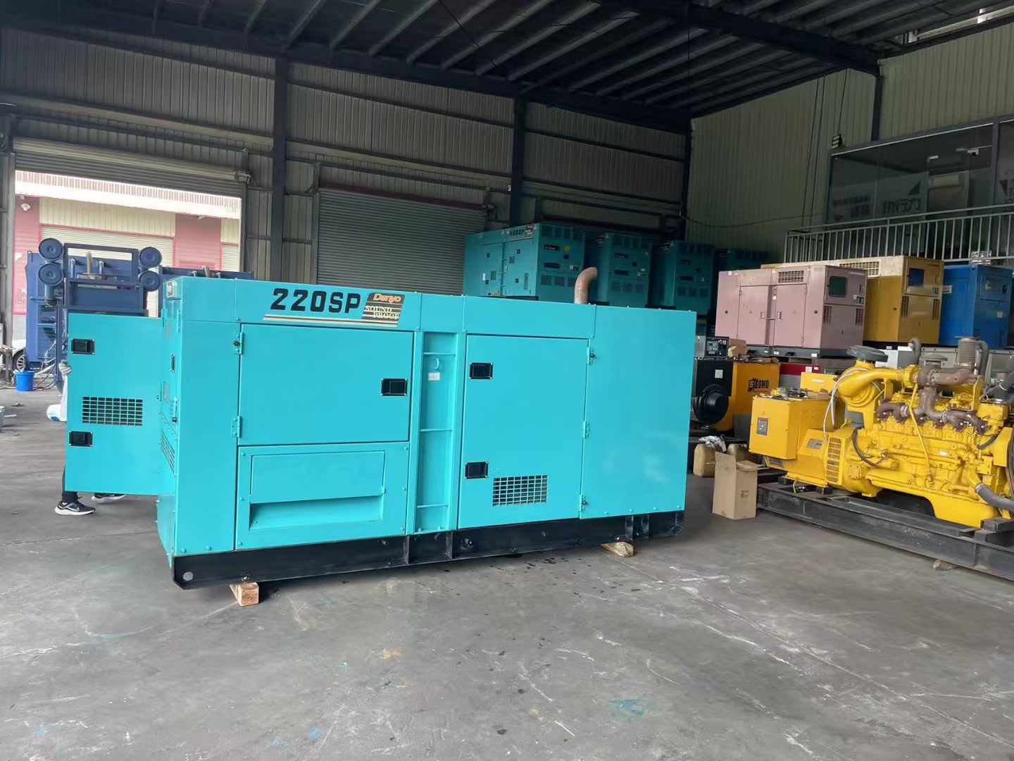 靖宇800kW 柴油发电机的输出电流波动范围是多少？