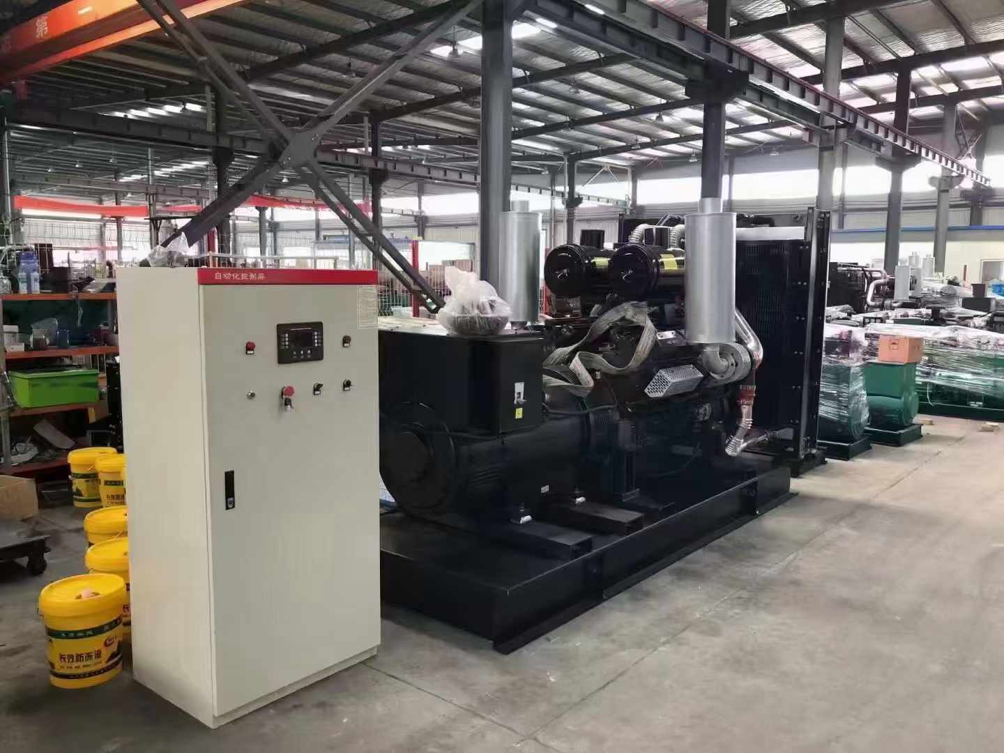 靖宇柴油发电机运行时的噪音和振动水平如何？