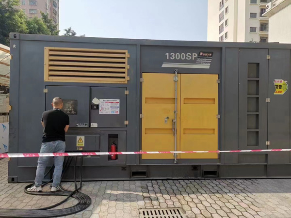 靖宇如何根据实际需求选择合适电压和功率的柴油发电机组？