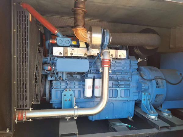 靖宇柴油发电机组一般有几种电压输出？