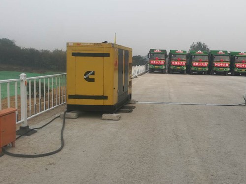 靖宇电力系统的稳定性和设备兼容性如何影响发电机组的频率规格？