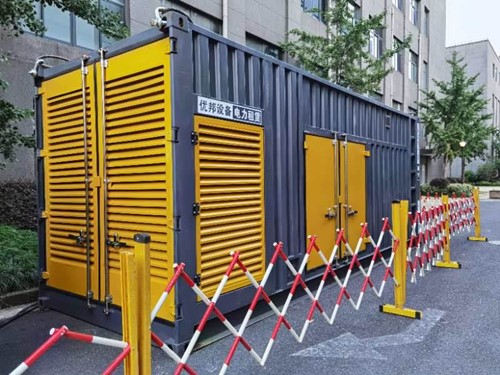 靖宇如何使用转速表检查发动机的转速？