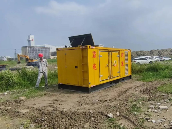 靖宇200KW柴油发电机机组每小时的油耗量受哪些因素影响？