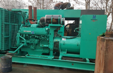 靖宇发电机组如何判断水冷式机油散热器内部是否需要清洗？